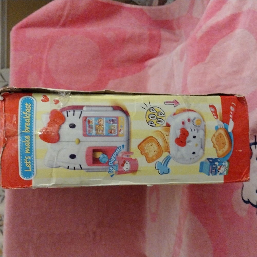 EXCLUSIVE - Hello Kitty Officially Licensed Home Appliance Playset - Picture 5 of 8